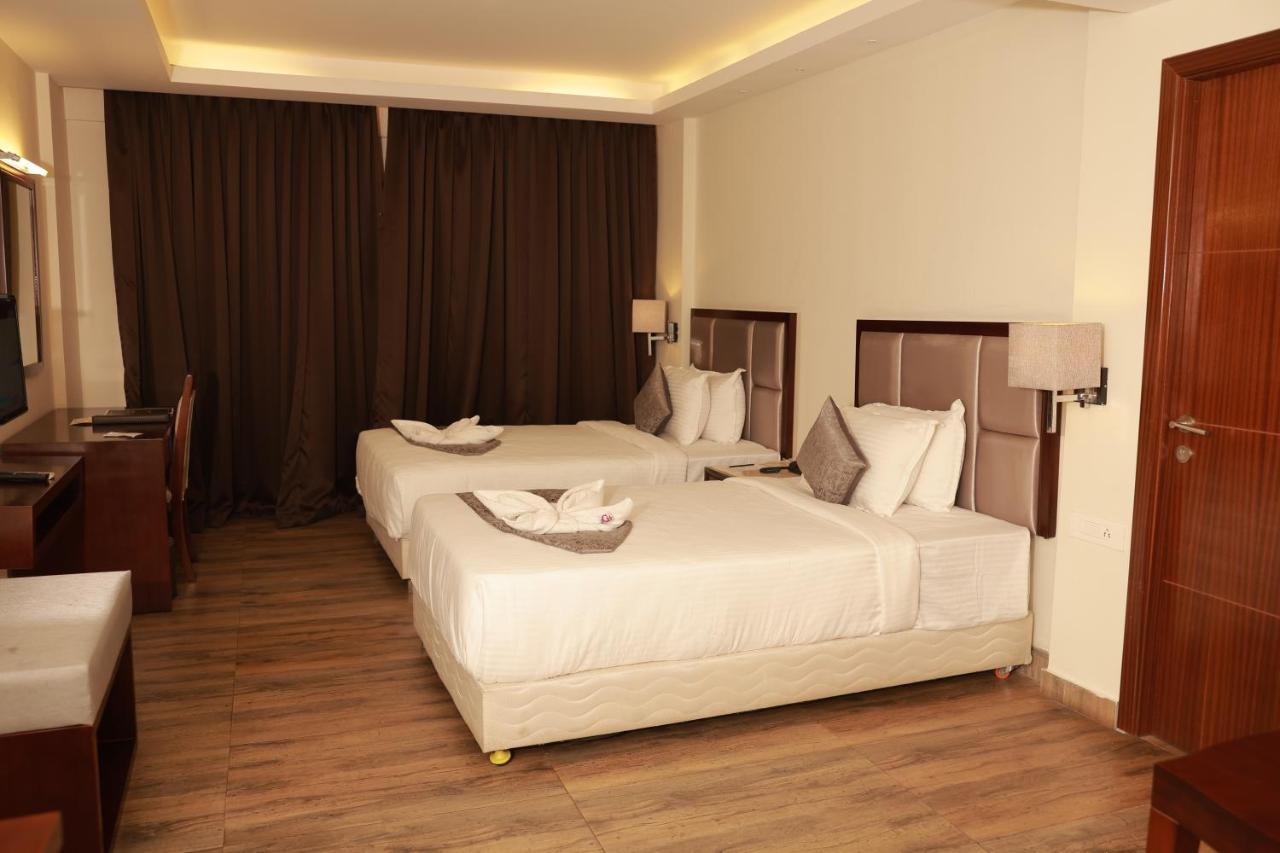 Paravoor Galaxy Hotel Cherai Beach Eksteriør billede